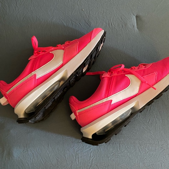 Nike Air Max Pre-Day sneakers Woman’s size 7 - Picture 2 of 5